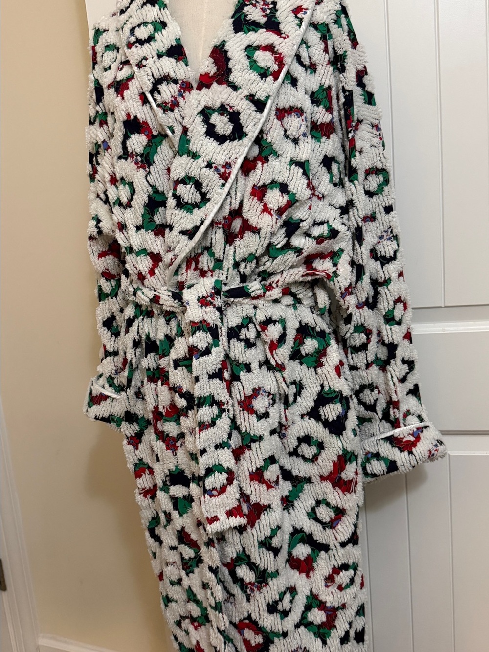 Vintage CROWNTUFT Chenille Robe Red, Green & Black Floral Print  Sz Lg - Picture 3 of 16